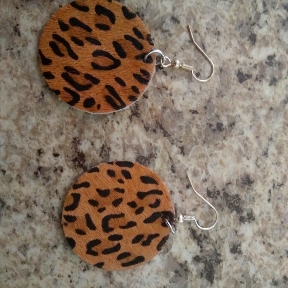 Earnings and bracelets